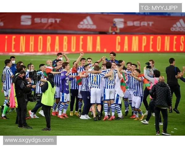 国王杯波尔图与莱比锡激战成平乌龙球瞬间点燃全场激情